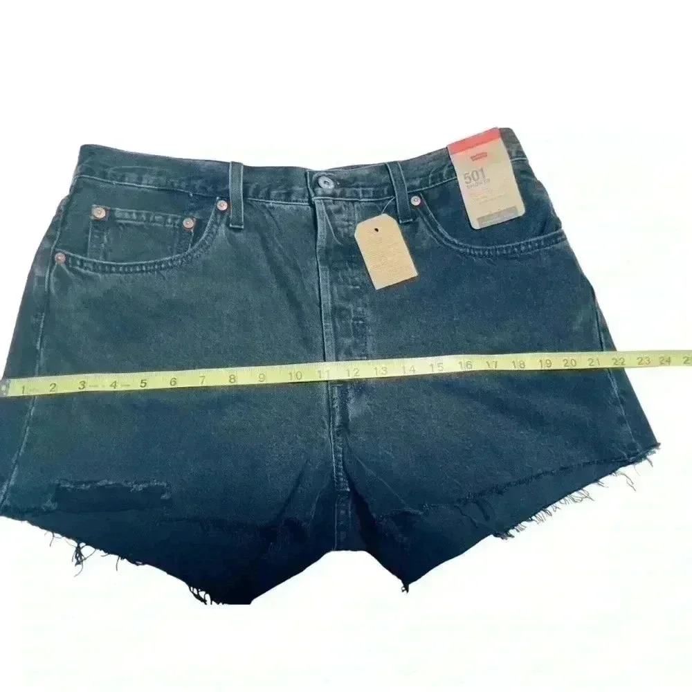 WOMEN’S LEVI’S 501 ORIGINAL BLACK DISTRESSED JEAN SHORTS•SIZE 33•NWT•
